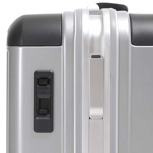 本体側面に設置されたスライドスイッチで簡単に前面側の2輪のロック・アンロックができます。\n※本商品はブラックです。