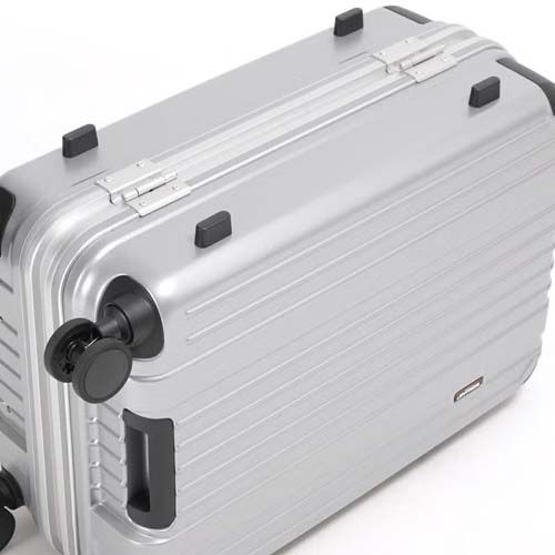 横置きする時に便利な底足付き。汚れやキズがつきにくく便利。\n※本商品はブラックです。