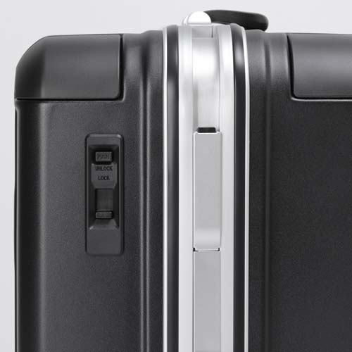 本体側面に設置されたスライドスイッチで簡単に前面側の2輪のロック・アンロックができます。\n※本商品はシルバーです。