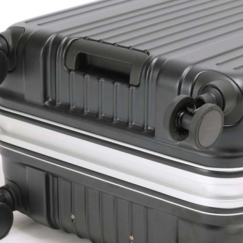 荷物棚への上げ下ろしなどに便利なアンダーハンドル（補助ハンドル）付き。\n※本商品はシルバーです。