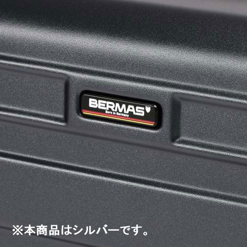 メイン素材には強度と発色の良さを兼ねそなえたポリカーボネートプラスABS素材を採用。