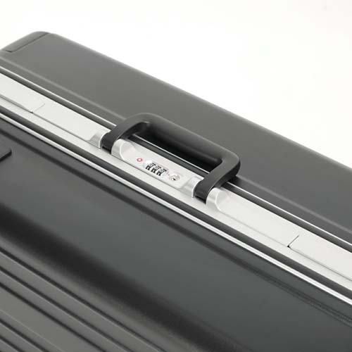 手を離すとゆっくりと戻るダンパーハンドルを採用し、なめらかな操作性と安心感を実現。