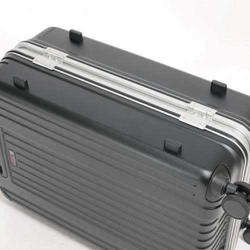 横置きする時に便利な底足付き。