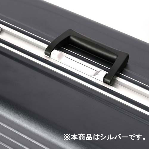 トップ・サイドハンドルには手を離した際にゆっくりと元に戻るダンパーハンドルを採用。