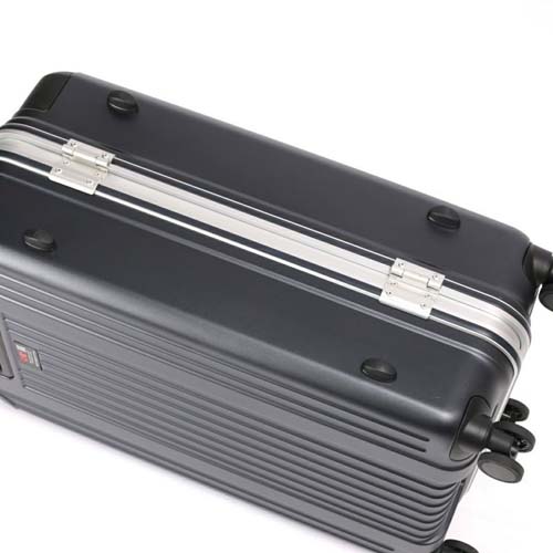 横置きする時に便利な底足付き。