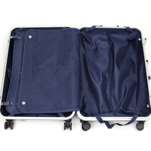 両面仕切り＆荷崩れ防止のクロスベルト（長さ調節可能です）