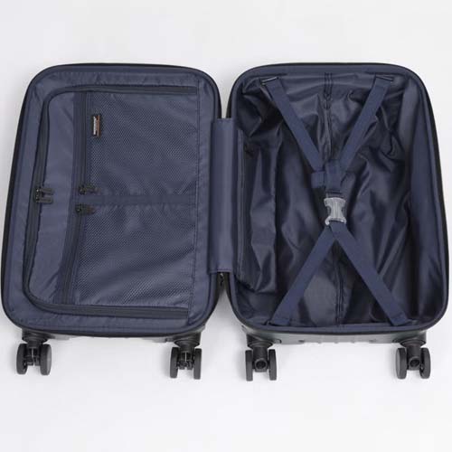 後ろ側に荷崩れ防止のクロスベルト（長さ調節可能です）を装備