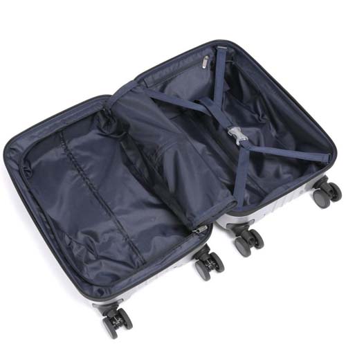 内装には小物が仕分けしやすく便利なメッシュポケット、荷崩れ防止のクロスベルト（長さ調節可能）付属。