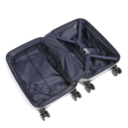 ※画像は色違いです。\n内装には小物が仕分けしやすく便利なメッシュポケット、荷崩れ防止のクロスベルト（長さ調節可能です）がついています。