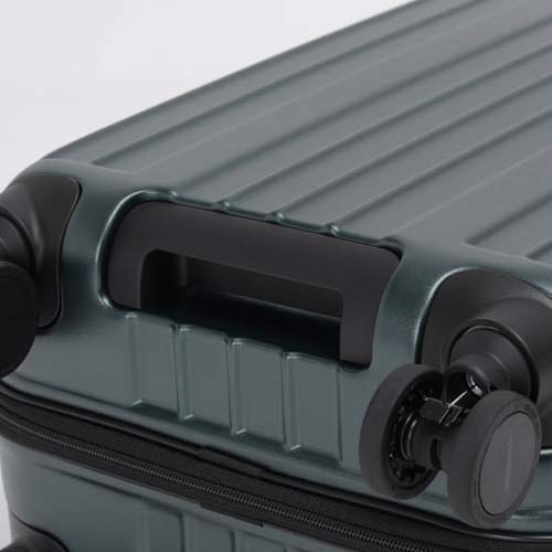 荷物棚への上げ下ろしなどに便利なアンダーハンドル（補助ハンドル）付き\n※本商品はブラックです。