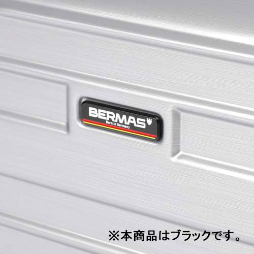 メイン素材には強度と発色の良さを兼ねそなえたポリカーボネートプラスABS素材を採用。