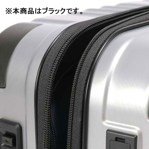 メインファスナーは通常のファスナーよりも3倍の強度を誇るYKK製のダブルコイルファスナーを採用。