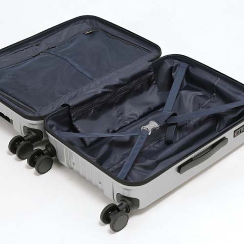 視認性をアップさせつつ上品さを表現したネイビー色の内装生地