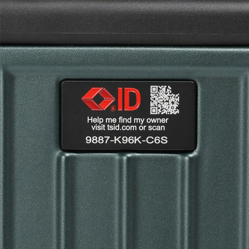荷物の紛失時に発見率が向上するトラベルセントリーID付き。背面のプレートに記載された固有のIDナンバーをTravel Sentry社のページに登録しておくことで荷物の紛失時に役立つ場合があります。