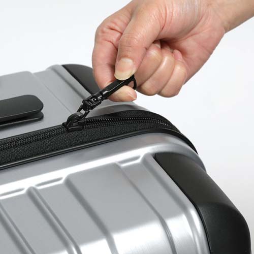 引手は新開発の3軸式スイベルタイプでスムーズな操作が可能\n※本商品はブラックです。