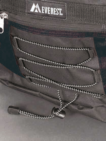 正面にはかさばる荷物用にゴム紐ストラップ付