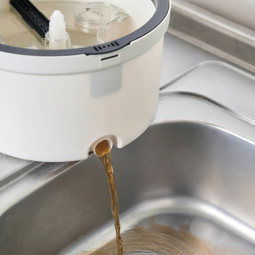 掃除後の汚れた水は排水栓を抜いて簡単排水。