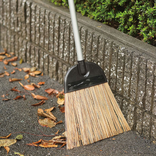 濡れた落ち葉など掃きづらいゴミも掃きとれます。