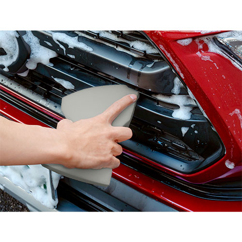 隙間や穴にねじ込みやすい約70°の鋭角ヘッドを採用