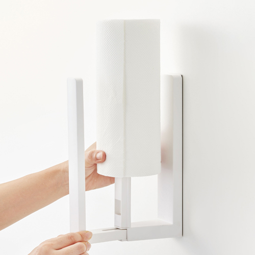 ストッパーを引き出してペーパーロールをセットするだけ