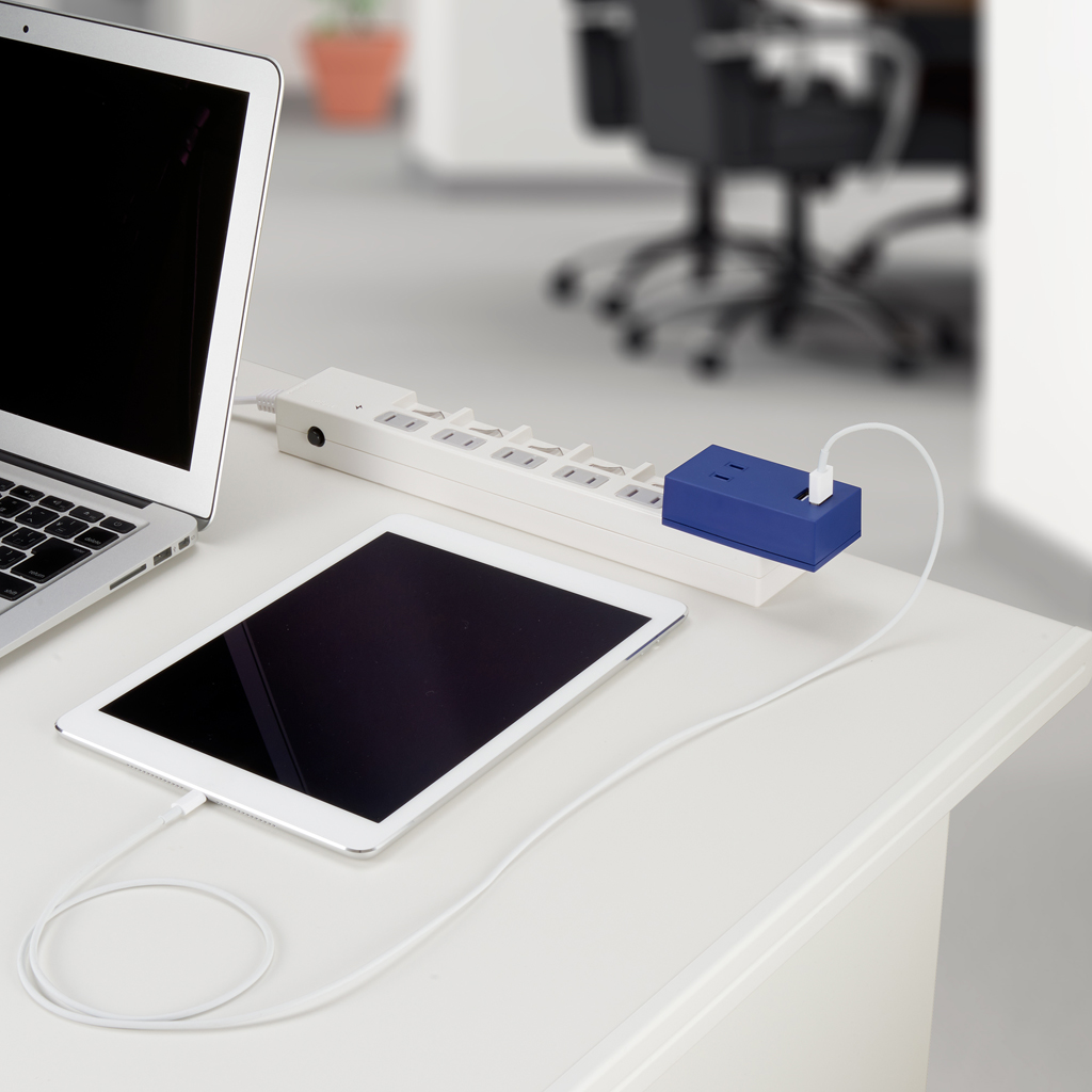 スマートフォンなどのデジタル機器に直接充電が可能なUSBポート付き