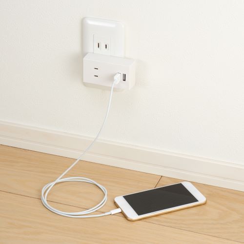 スマートフォンなどのデジタル機器に直接充電が可能なUSBポート付き