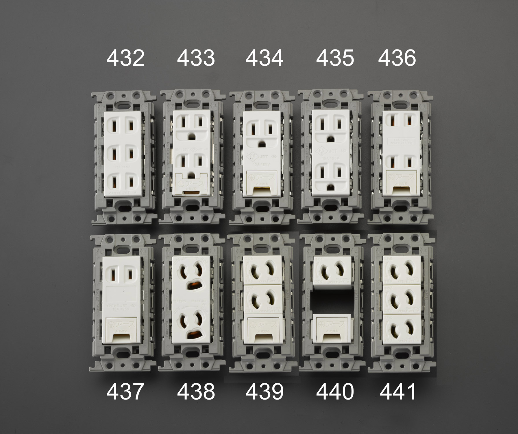 EA940CD-441｜125V/15A 埋込ｺﾝｾﾝﾄ(3口/抜止)[絶縁枠]のページ -