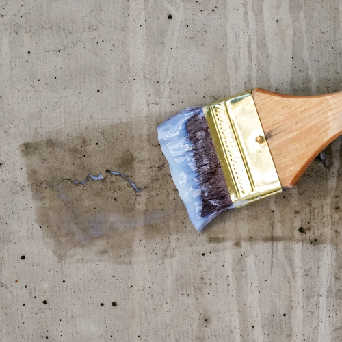 刷毛やローラー刷毛を使用して塗ります。