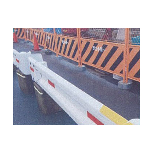 ガードレールの補修に