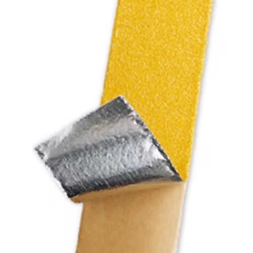 基材はアルミ素材