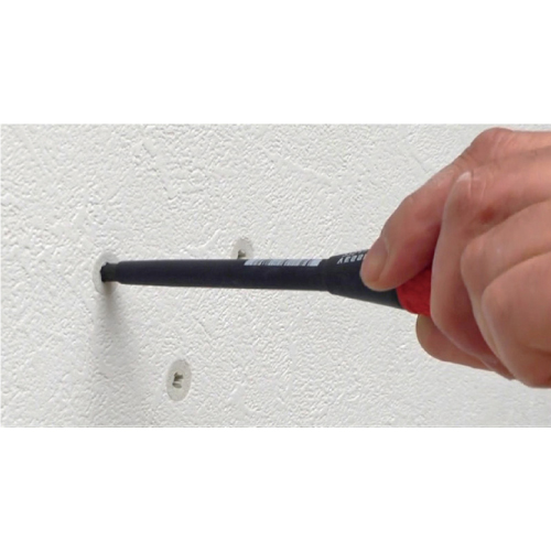 強くねじ込んでもボードにギュッともぐるので空回りが起きません。