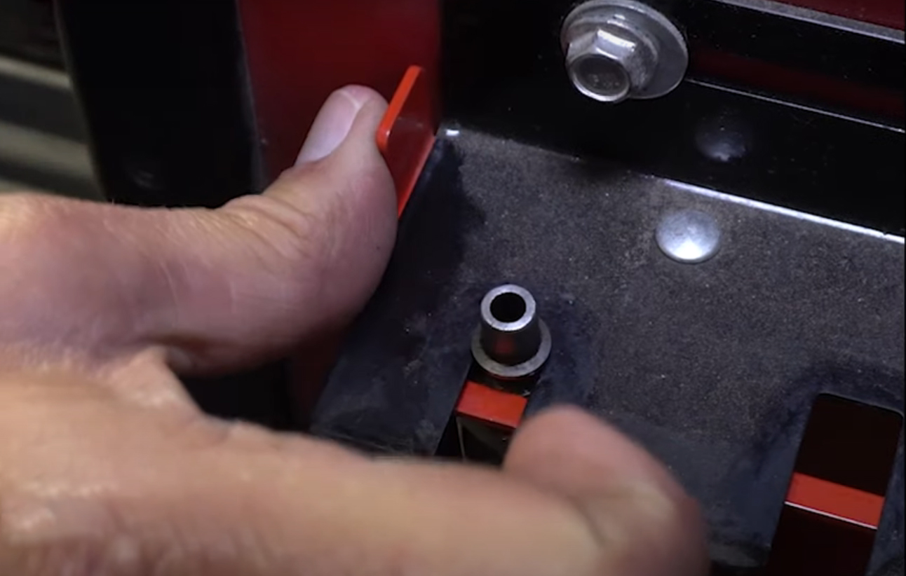 工具をツールボックスに固定するロック付き