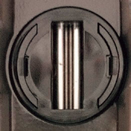 シャッター付の為、破損や凍結に強いカギ穴構造