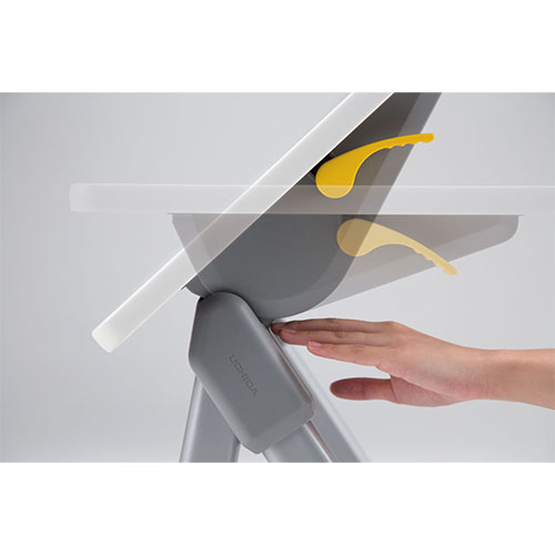 天板可動時に、指が挟まる空間を作らない安全設計