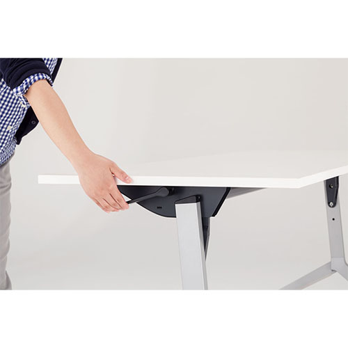 天板はレバーを持ったまま軽い力で操作できます。