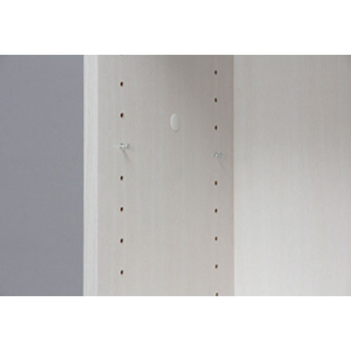 棚板は高さが自由に変えられる可動棚タイプ