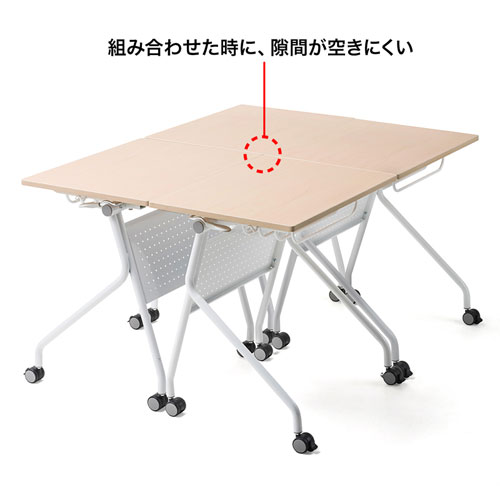 対面に設置してグループワークに使用できます。