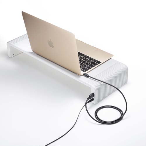 パソコンを接続して使えるUSB Aハブ×2ポート・USB Type-Cハブ×1ポートを搭載