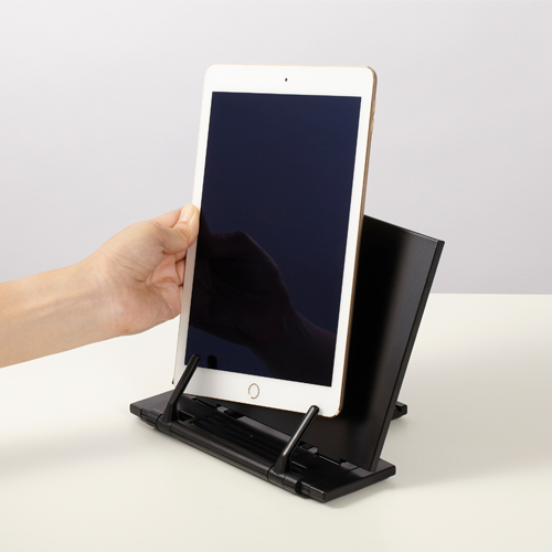 書籍だけでなく、電子書籍リーダーやタブレット端末のスタンドとしても便利