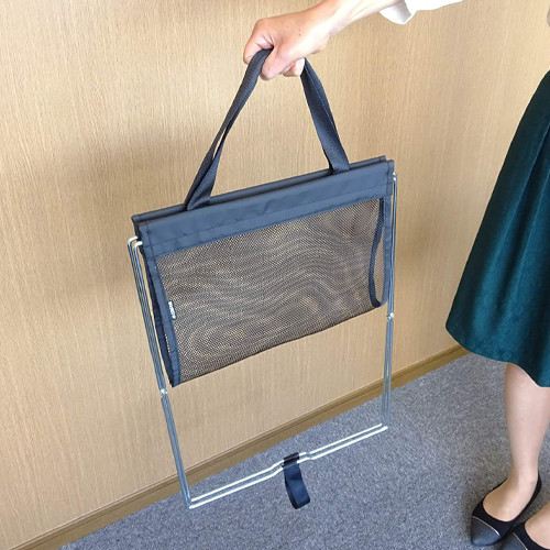 取っ手付きでコンパクトに畳めて持ち運び簡単