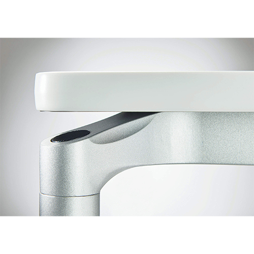 脚受け部にはアルミダイキャストを採用し、シンプルな中にもアクセントが効いたデザインです。\n※本商品のカラーは、天板：ウォールナット\n脚部：ブラックです。\n