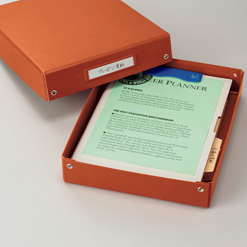 A4判では入らなかった個別フォルダーや用箋挟、角2封筒が収納できます。