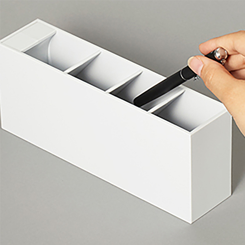 横置きにも対応し、用途や場所に合わせて使えるフレキシブルなデザイン