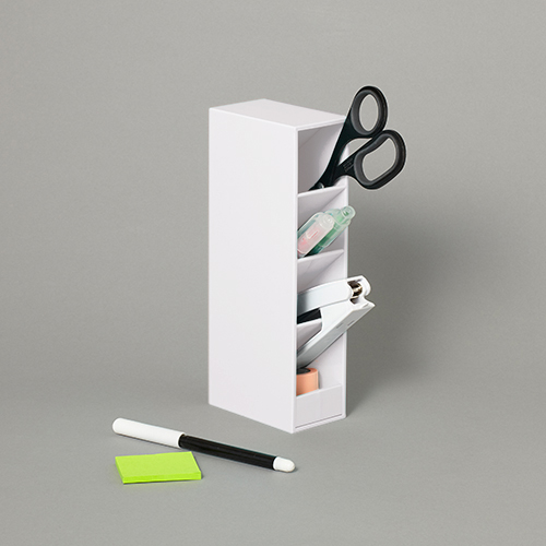 棚板の傾斜が40度でモノの出し入れがスムーズにできます。\n※画像はEA954TE-34です