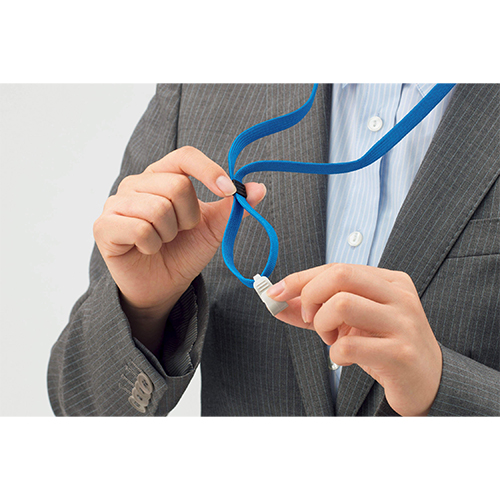 ※ストラップは赤色です。\n位置の調整