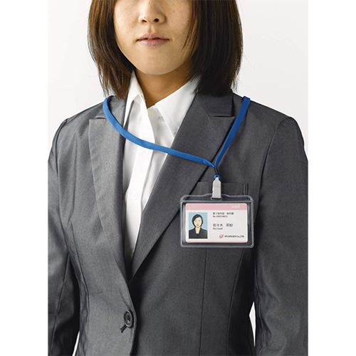 ※ストラップは黄色です。\n名札が落ちにくい環状クリップ付。両面クリップで胸ポケットにも取り付け可能です。