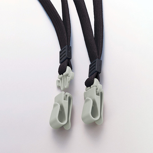 必要以上の力で引っ張られるとセパレートパーツが2つに分かれ、紐が首から外れます。