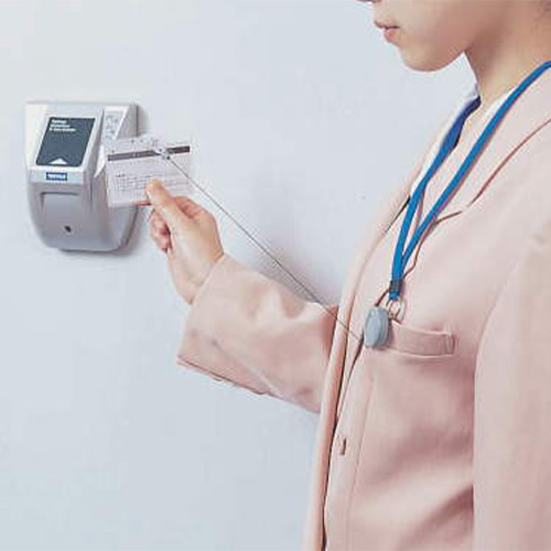 ※ストラップは赤色です。\nリール機構\n