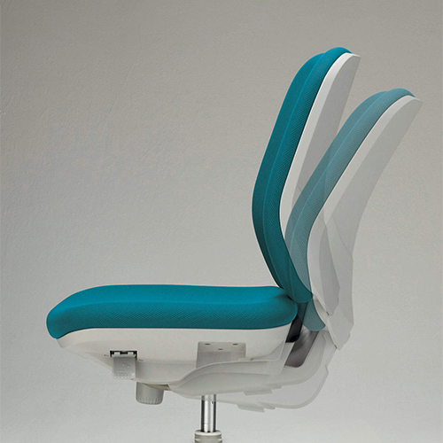 座の傾斜スライドと連動しながら後傾するスライド3WAYシンクロロッキング機構を採用\n※本商品は肘あて付、カラーはブラックです。