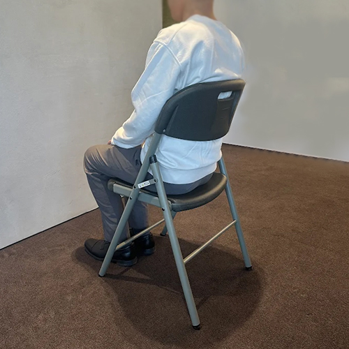 背もたれの位置が高くて座りやすい